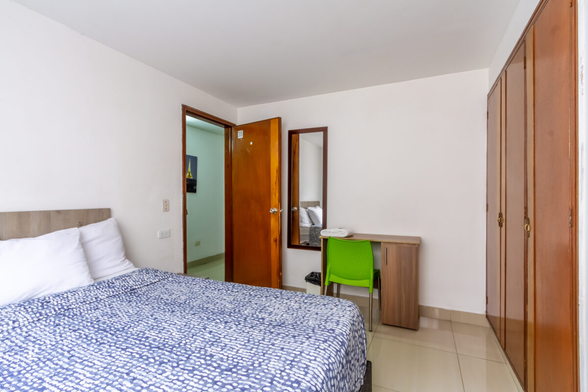 habitación de hotel sencilla barata en el norte de bogotá