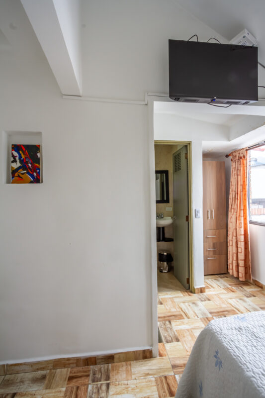 Habitación cama sencilla con baño barata en zona norte de bogotá
